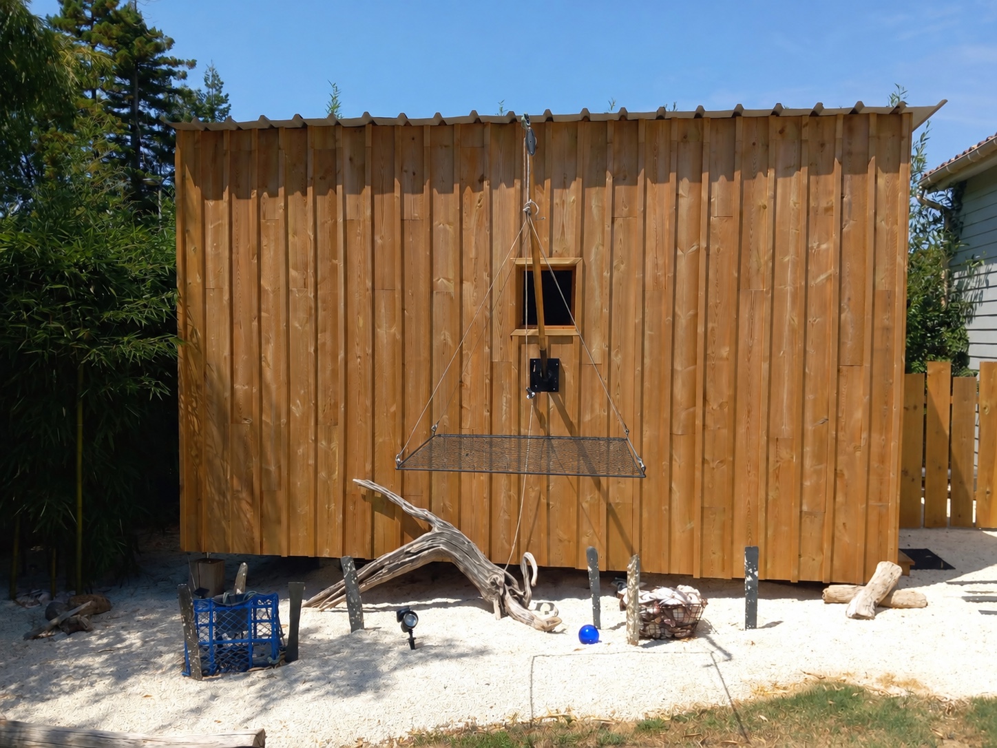 Le Carrelet en bois dans le jardin