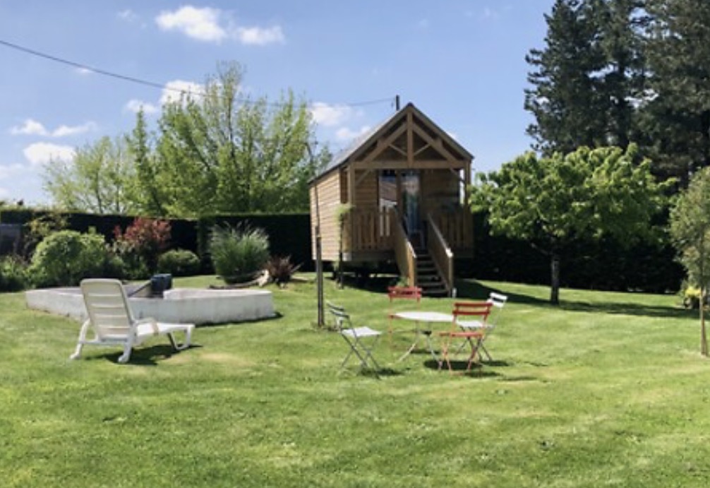 La Tiny House en bois au fond du jardin